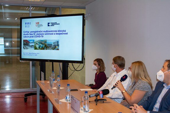 Účinnost vakcín proti COVID-19 prokázána i u onkologických pacientů